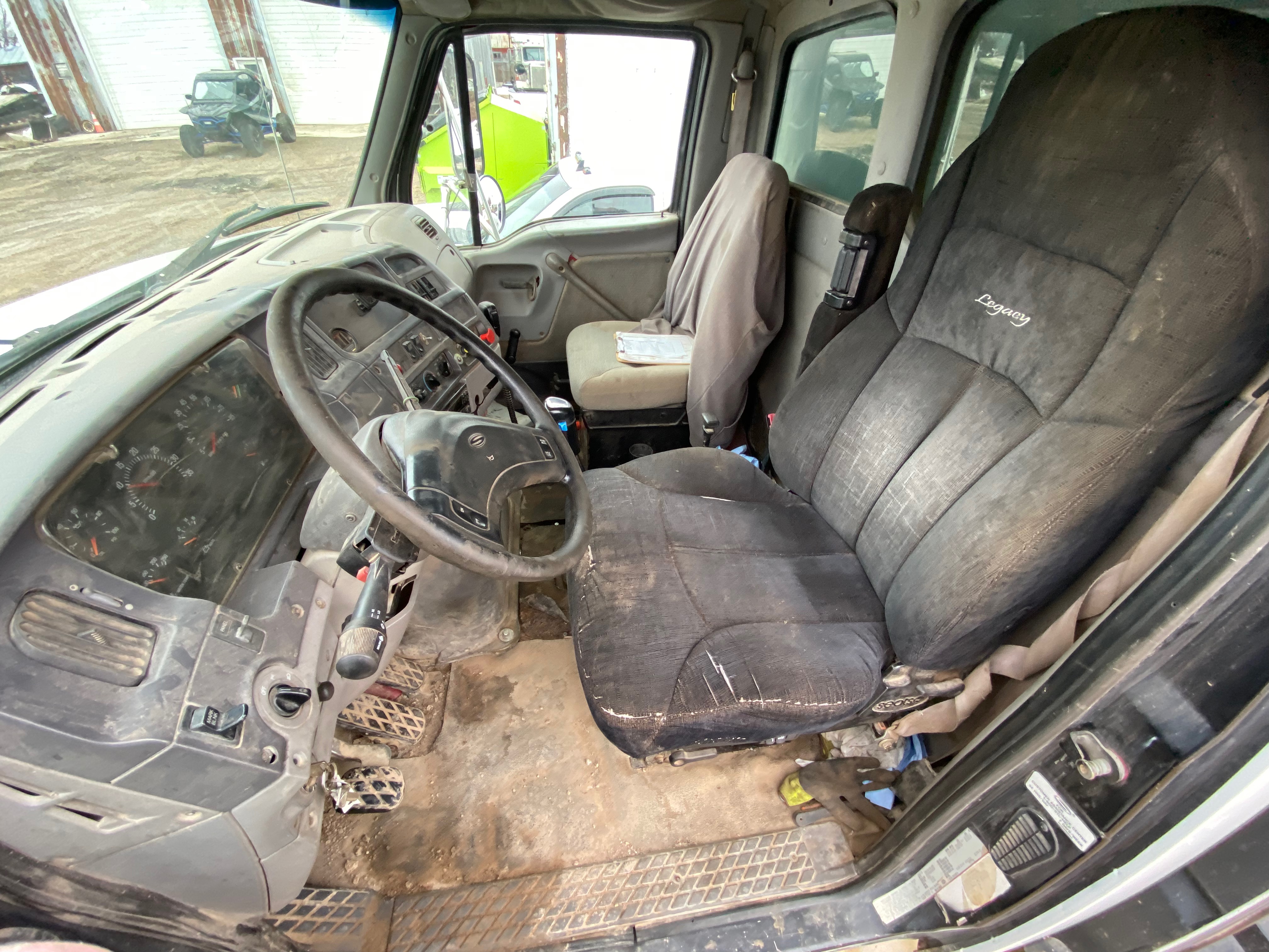 1999 STERLING Tri-axle - Image 9